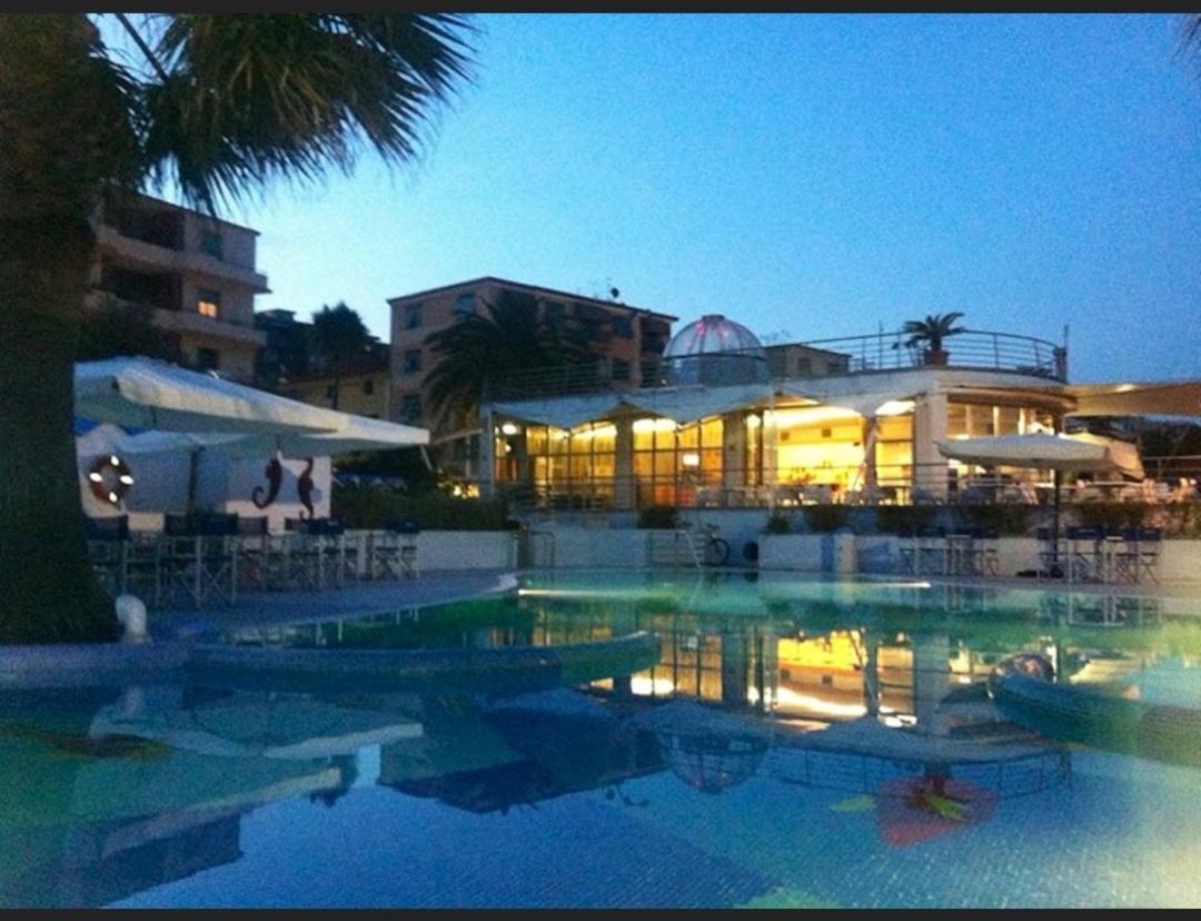 Albisola bed&breakfast Albisola Superiore Exterior foto